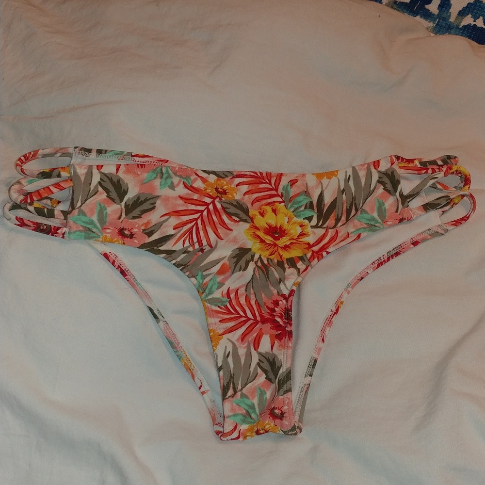 Flowered bikini bottoms cheeky